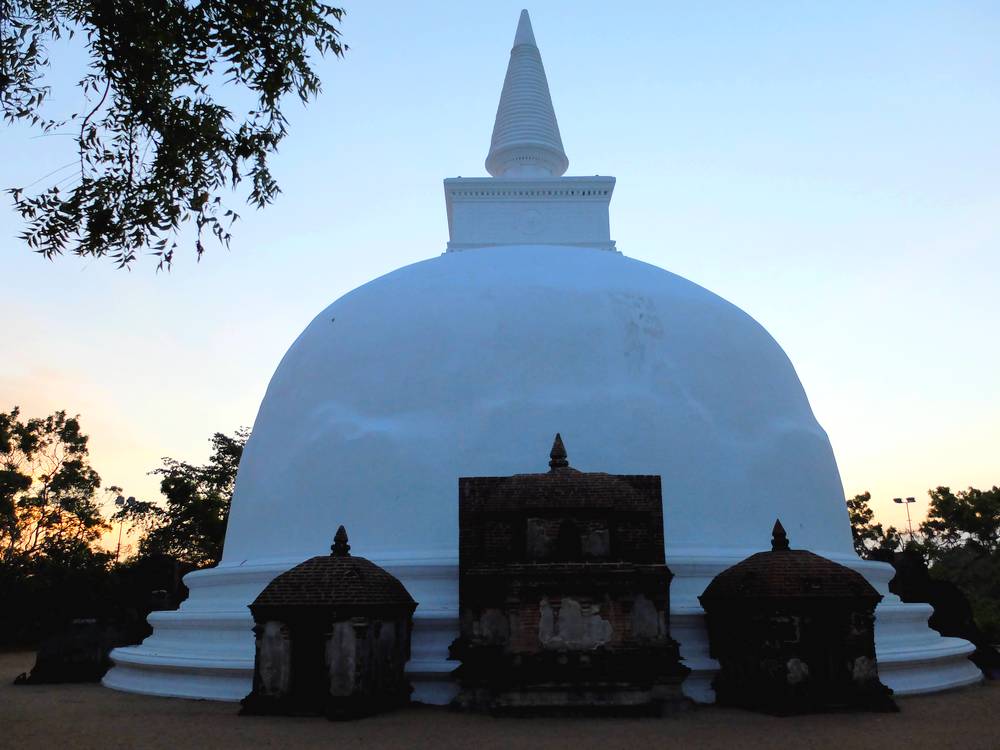 polonnaruwa-dagoba_blog-detours-du-monde