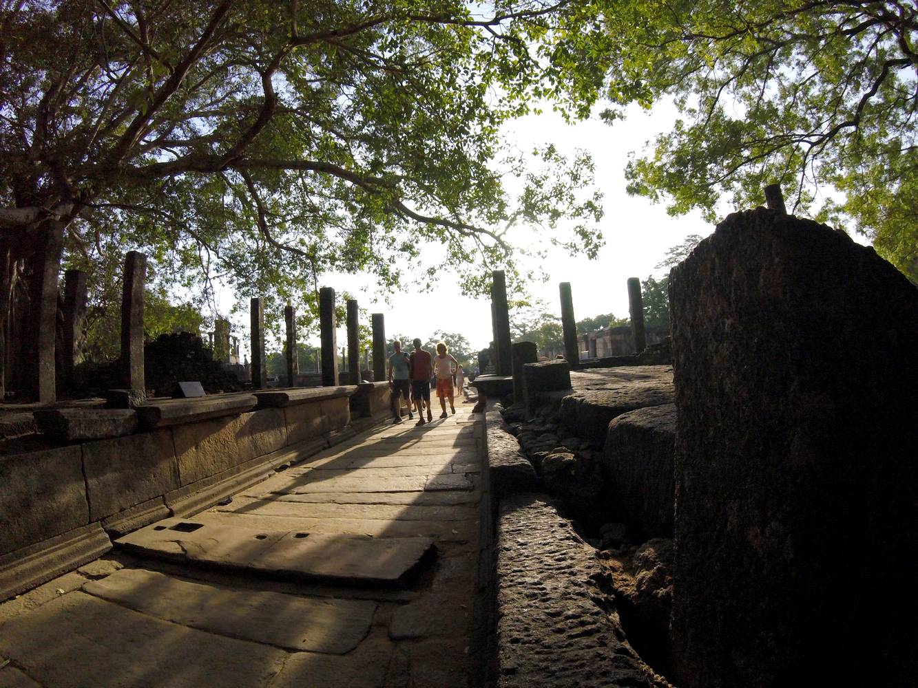 polonnaruwa ruines sri lanka